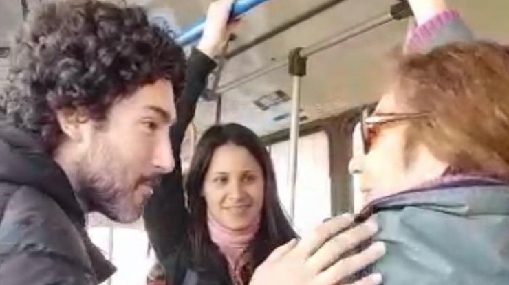 Alaniz compartió un viaje en colectivo junto a los vecinos 